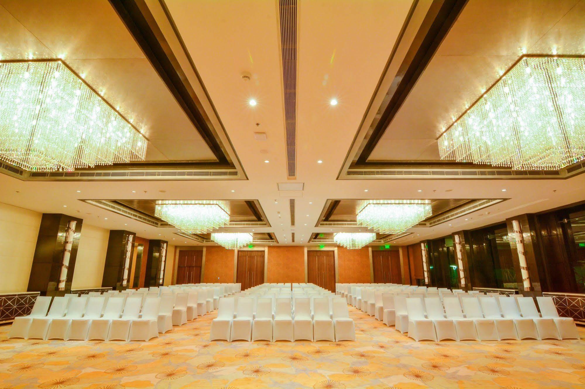 Courtyard By Marriott Bilaspur Exterior foto